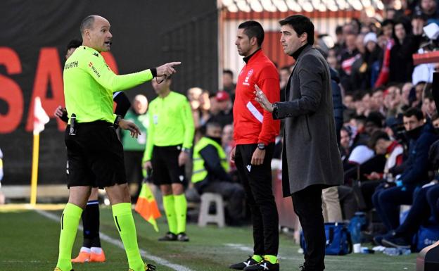 La lupa en Mateu Lahoz: pasa del récord de tarjetas a no mostrar ni una amarilla