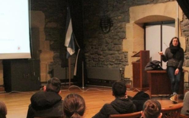 Haurtzaroko ikasleekin udal aurrekontua ezagutzeko saioa