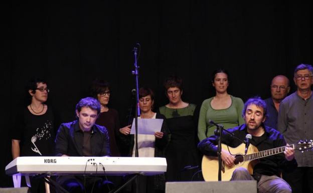 Aitor Sarasua bertsolariaren omenezko lehiaketa antolatu dute