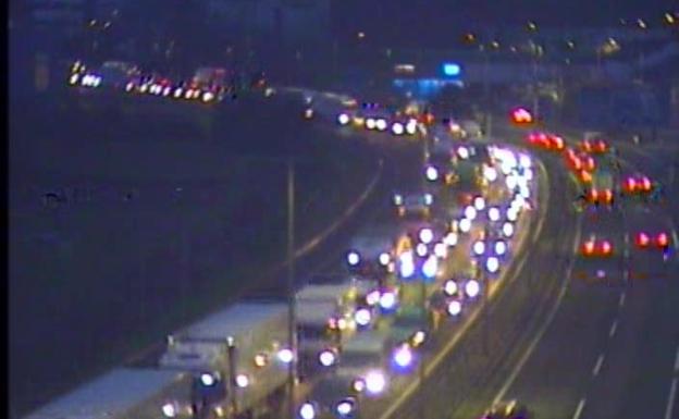 Retenciones en la N-I por un accidente múltiple en Andoain