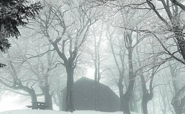 Larre, envuelto por un manto blanco