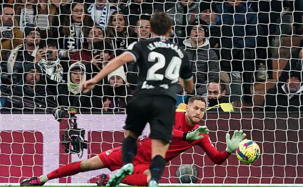 Remiro, de un error grave a un señor partido