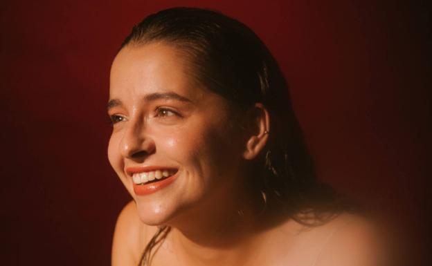 Sara Azurzazen hausnarketa 'Hemen berriro' lehen diskoan