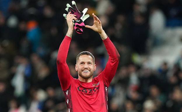 Álex Remiro: «Sé en qué puesto juego: unos días eres héroe y otros, villano»