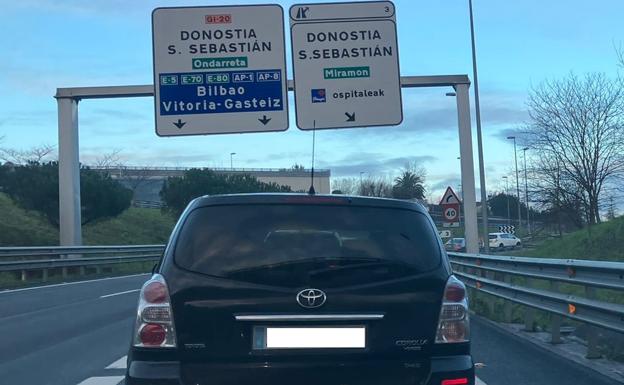 Nuevo colapso en los accesos a hospitales por el conflicto de la limpieza en Onkologikoa: «¿Va a ser todos los días así?»