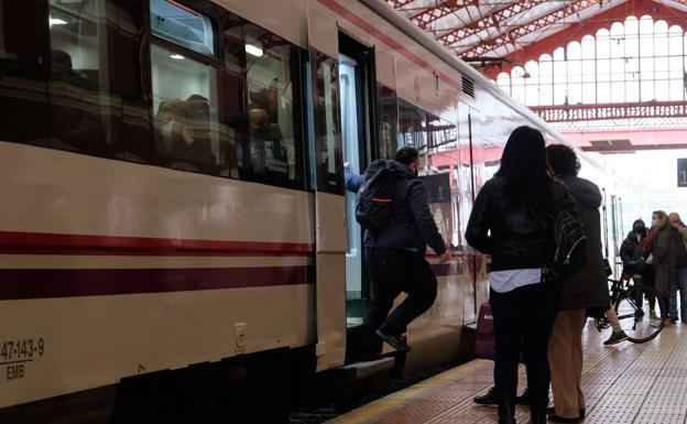 Casi el 5% de los guipuzcoanos se saca el bono para viajar en Cercanías gratis