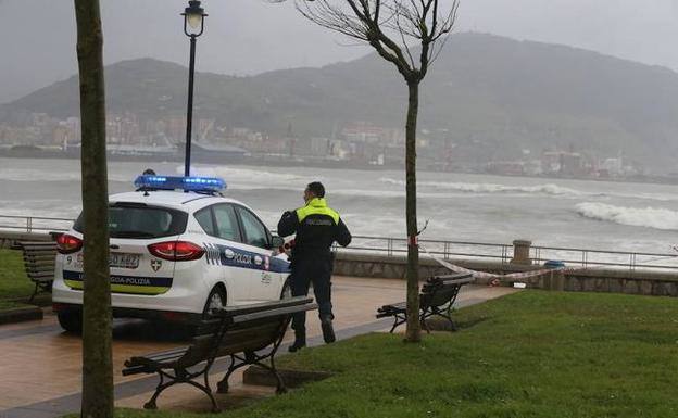 Un joven de 24 años intenta violar a una mujer de 64 en Getxo