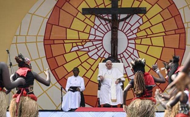 El Papa pide a los jóvenes congoleños que «digan no a la suciedad de la corrupción»