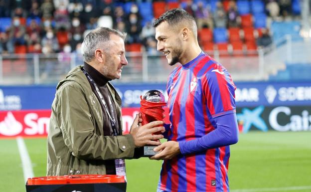 Stoichkov, mejor jugador de enero de Segunda