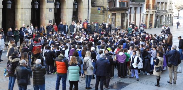 Ereintza Elkarteko taldeak Errenteria alaituko du gaur Santa Ageda bezperan