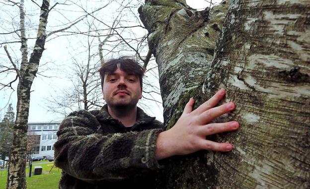 «Bizi ditugun A eta B aldeak eta tarteko ate birakariak islatu nahi nituen»