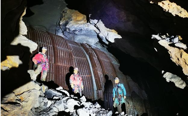 El Gobierno español niega que las obras del TAV hayan dañado la cueva de Lezetxiki