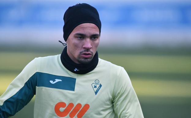 Arana quiere estrenarse como goleador armero ante el Cartagena