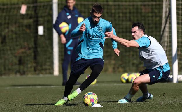 Merino, Sola, Sorloth y Guevara suman un día más de entrenamiento