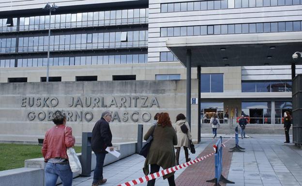 El Gobierno Vasco aprueba la subida del 2,5% en el sueldo de los funcionarios para este año