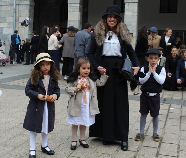 Mozorrotu, dantzatu, abestu eta ondo pasatzeko egunak aurretik Azpeitian