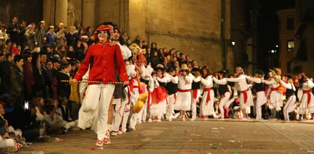 La Azeri Dantza da la bienvenida hoy a los Carnavales en Errenteria