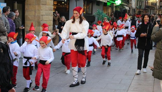 Ikastetxeetako inauteri giroa nagusi kalez kale