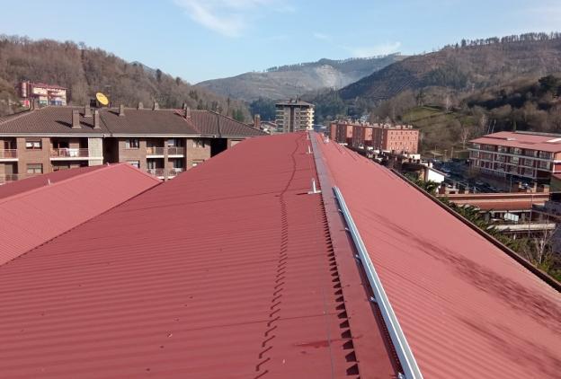Arrancan las obras para instalar 140 placas fotovoltaicas en la cubierta de Olaizaga