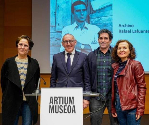 El Artium bucea en los archivos del vitoriano Rafael Lafuente