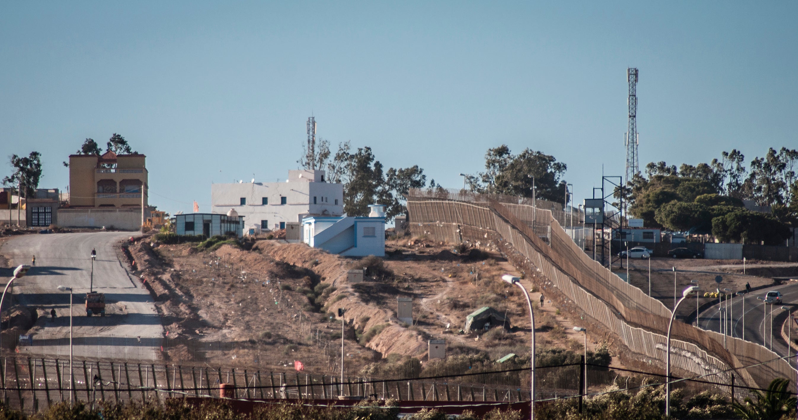 Marruecos comienza a levantar en Melilla una valla paralela a la española