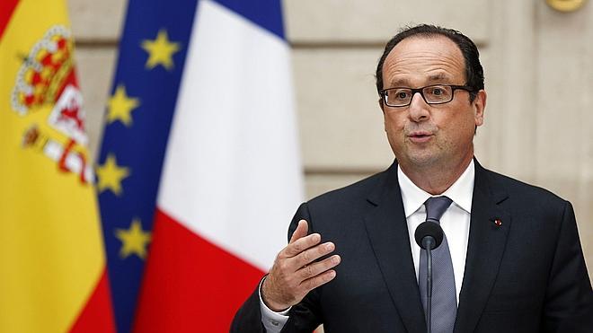 Hollande niega las campanas de boda