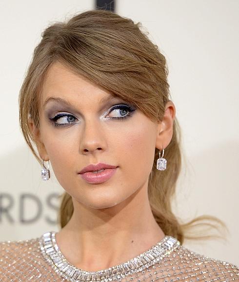 Taylor Swift regala casi dos mil dólares a una fan