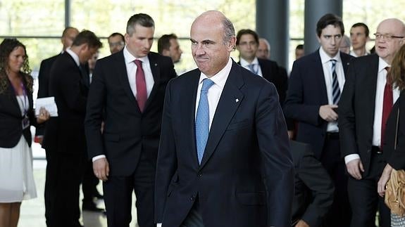 De Guindos dice que los refugiados son también una «oportunidad económica»