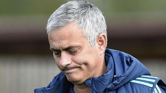 El Chelsea expresa su «pleno apoyo» a Mourinho y la FA le expedienta