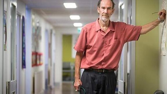 Se busca médico dispuesto a cobrar 242.000 euros al año y disfrutar de tres meses de vacaciones