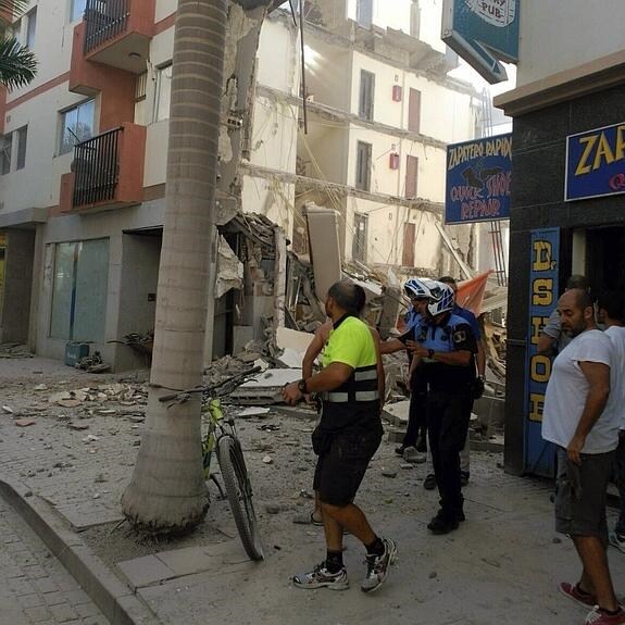 Localizan el cuerpo sin vida de una mujer entre los escombros del edificio derrumbado en Tenerife