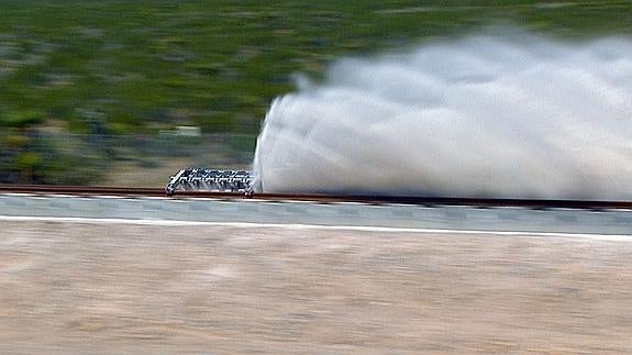 La cápsula Hyperloop completa con éxito sus primeras pruebas