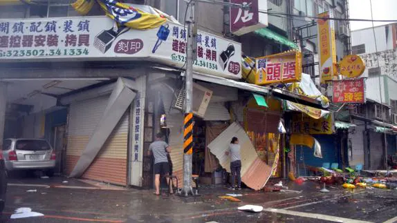Más de 15.000 evacuados en Taiwán por el tifón Nepartak