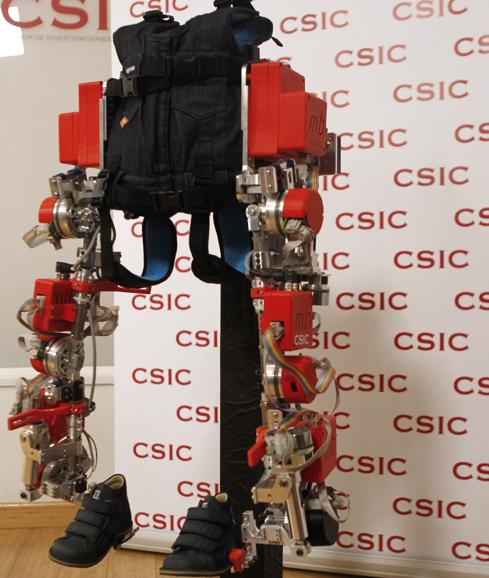 Comienza el ensayo clínico que probará el primer exoesqueleto del mundo en un niño