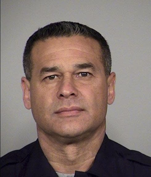 Muere un policía tras ser tiroteado en su coche patrulla en San Antonio