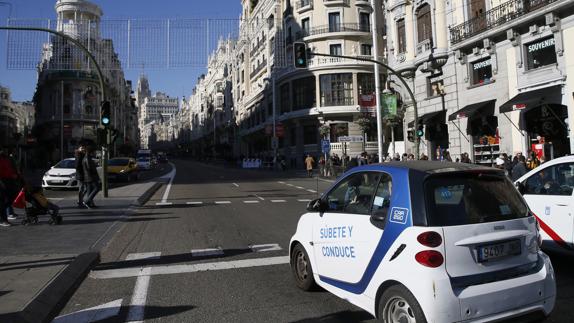 Madrid permite hoy circular a todos los coches pero mantiene la restricción de aparcamiento