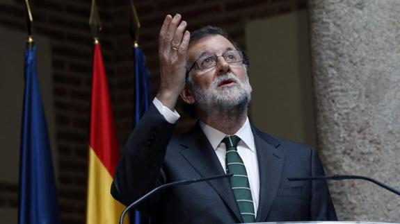 Rajoy ensalza a Barberá, «una persona decente», y echa de menos «sus broncas»