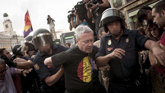 Verstrynge: «No sé qué les meten en el desayuno a los antidisturbios»