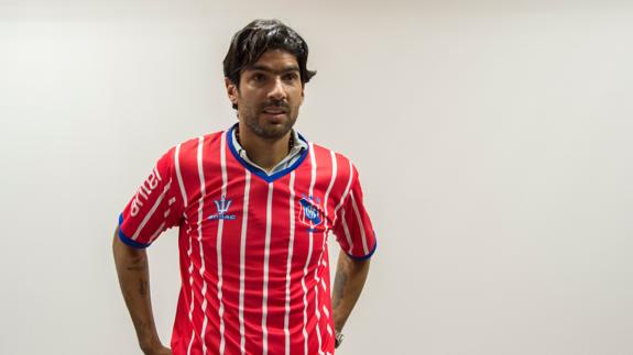 El 'Loco' Abreu suma su vigesimoquinta camiseta, a la caza del récord