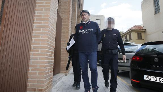 El juez imputa corrupción y organización criminal a los cinco detenidos del Eldense