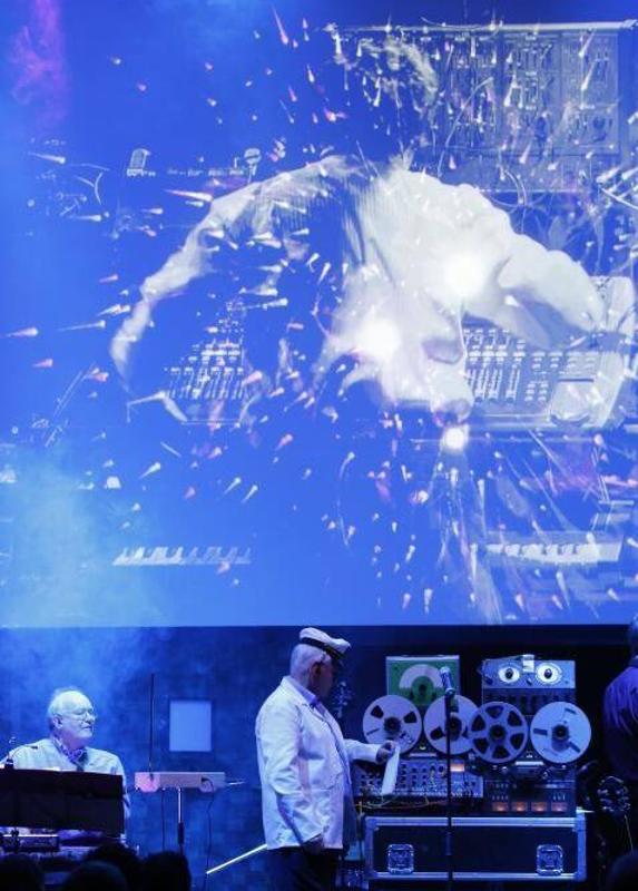 Los viejos hechiceros de la electrónica