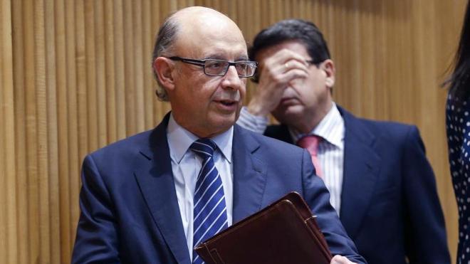 PSOE, Unidos Podemos y C's reprueban a Montoro por «premiar el fraude»