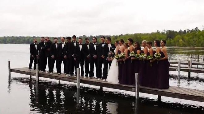 Una hora antes de la boda, les ocurre esto