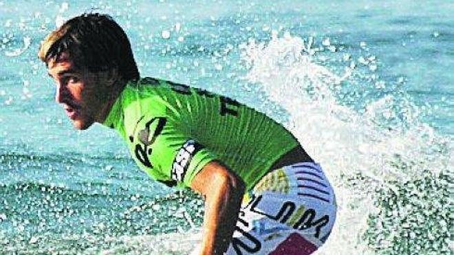 Aritz Aranburu disputa el Billabong Pro Tahití, séptima prueba del WCT