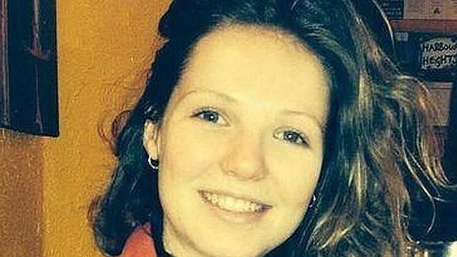 Muere atropellada por un tren al intentar salvar al perro de su jefe