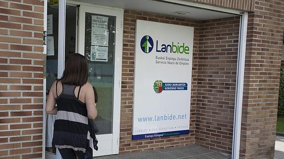 El paro se mantiene prácticamente invariable en Gipuzkoa en septiembre