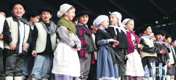 Santo Tomás retó a la lluvia en Antxo