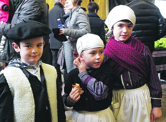 SantoTomas, kolorez jantzitako eguna