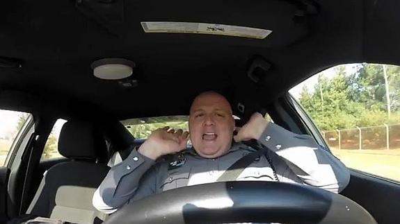 El policía 'bailongo' de Estados Unidos