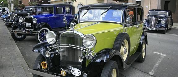 Exposición de coches antiguos de época